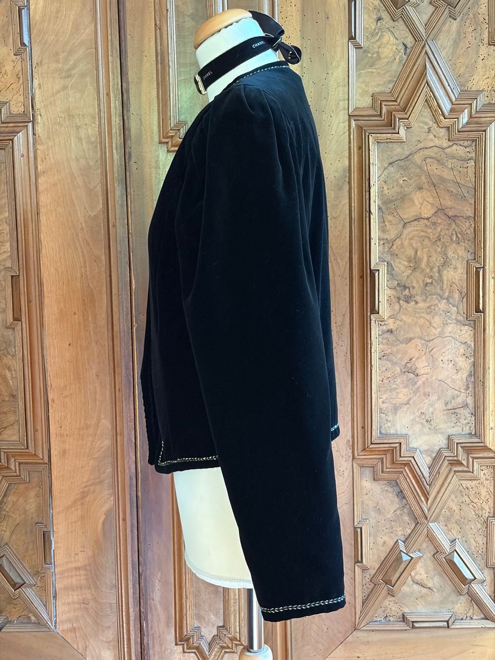 Giacche: VINTAGE Original-Samtjacke mit gestickter Kette  Größe M – Nuovo (secondo la descrizione) da Interlaken venduto da Bona55 2