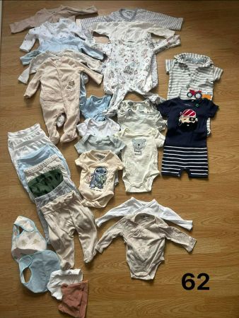 Babybekleidung in den Größen 62