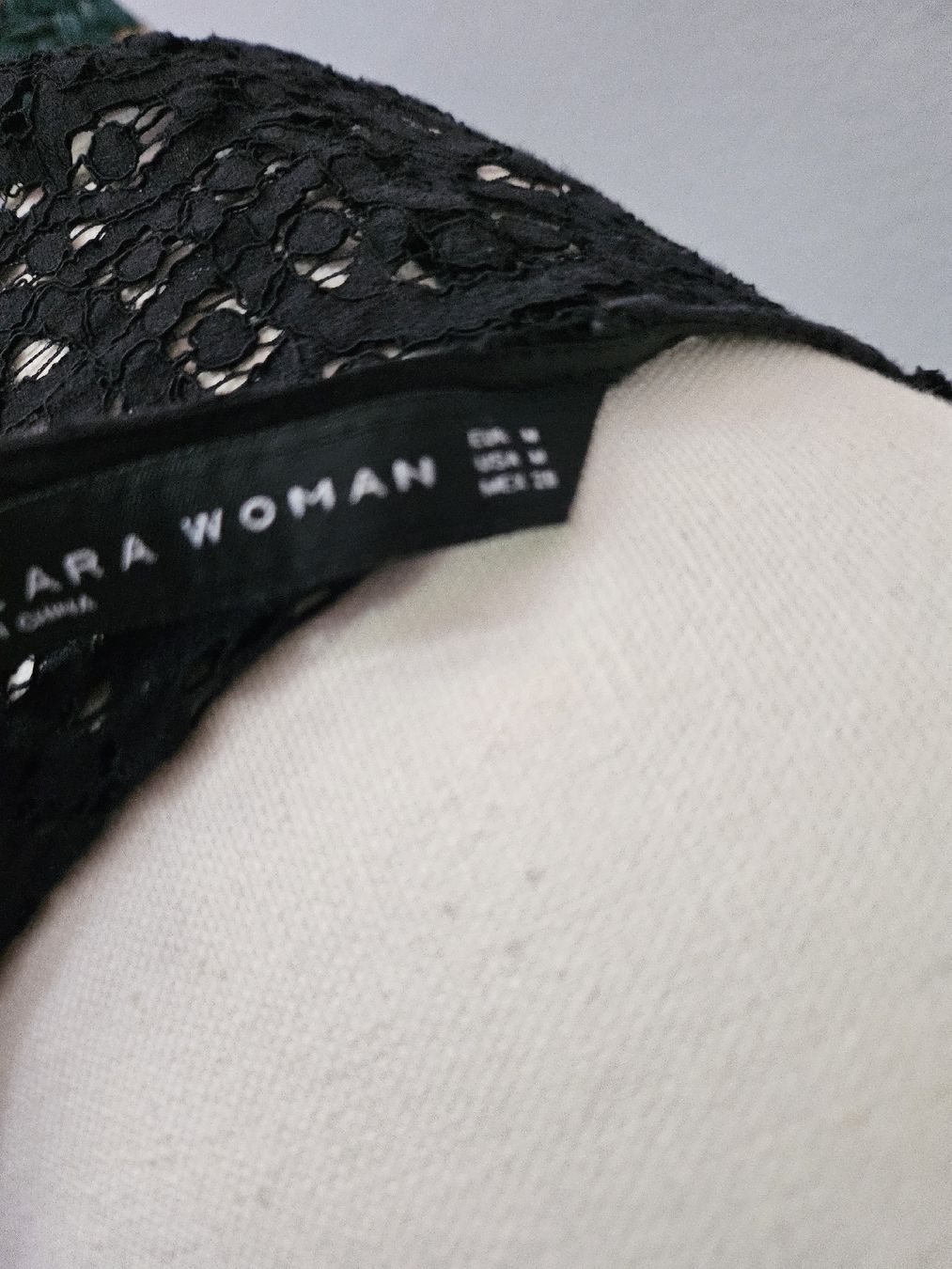 Zara Kleider: Schwarzes Spitzenkleid von Zara, Gr. M – Gebraucht aus Bülach von ane_yn2b 6