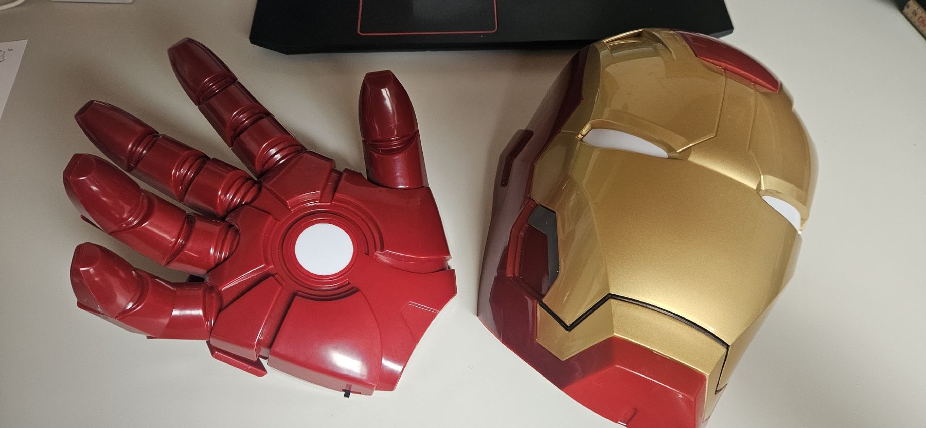 Lampen: Marvel Iron Man Wandlampe & Tischlampe Hand – Gebraucht aus Belp von Ginus85