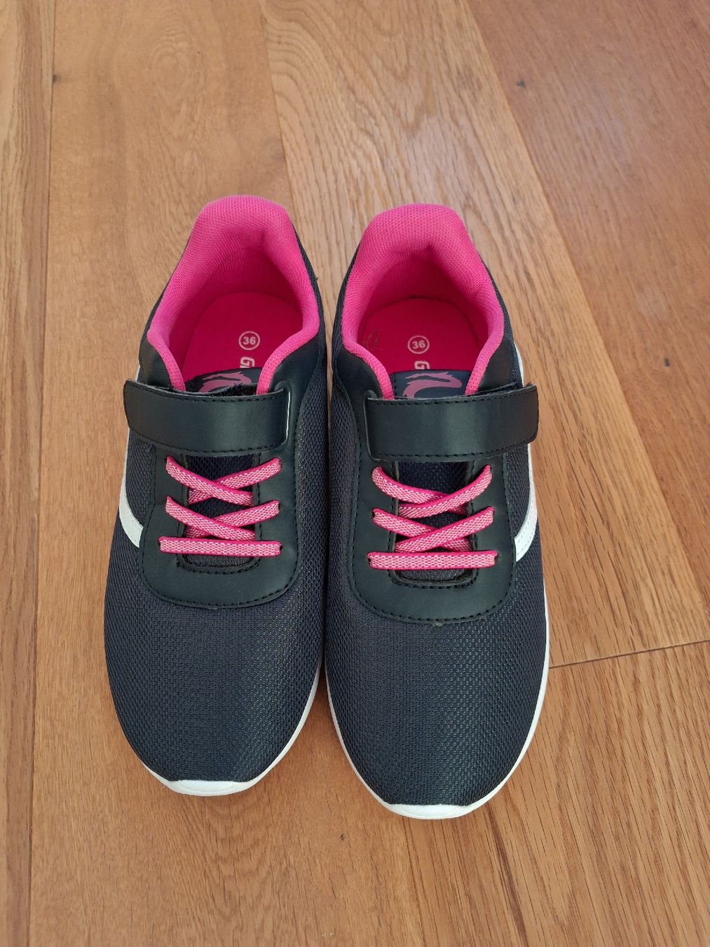 Scarpe per ragazze:  Neue Kinder Turnschuhe, Gr. 36,  – Nuovo (secondo la descrizione) da Roggliswil venduto da buechi82
