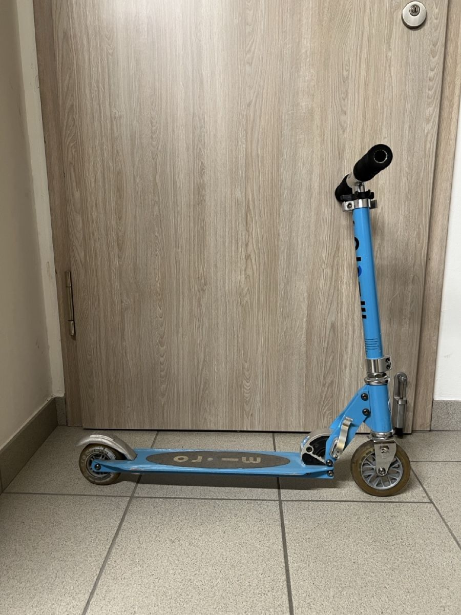 Micro Fahrzeuge für Kinder: Trottinette enfant Micro bleu – Gebraucht aus Réchy von Pittdesign