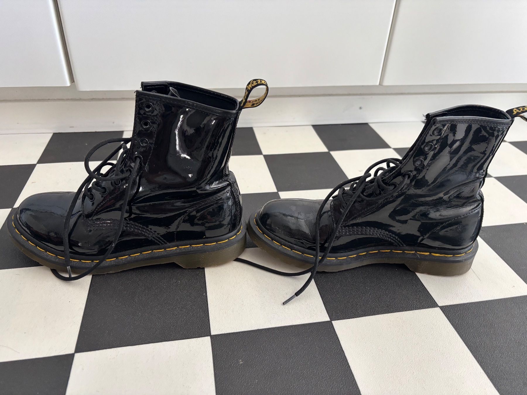 Dr. Martens Chaussures femmes: Dr Martens Lack-Leder – D'occasion à Zürich par lui_r26y 3