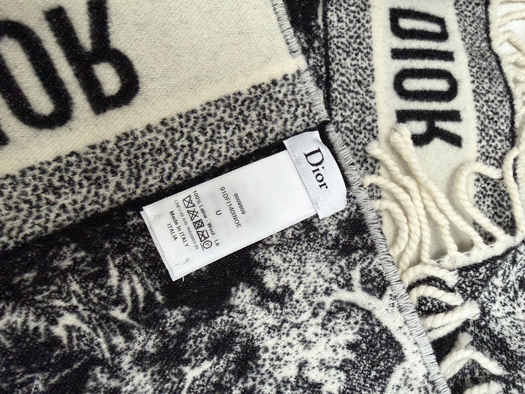 Dior Foulards & écharpes: Dior wool Plaid 140 x 140 – D'occasion à Vacallo par kellyyy 3