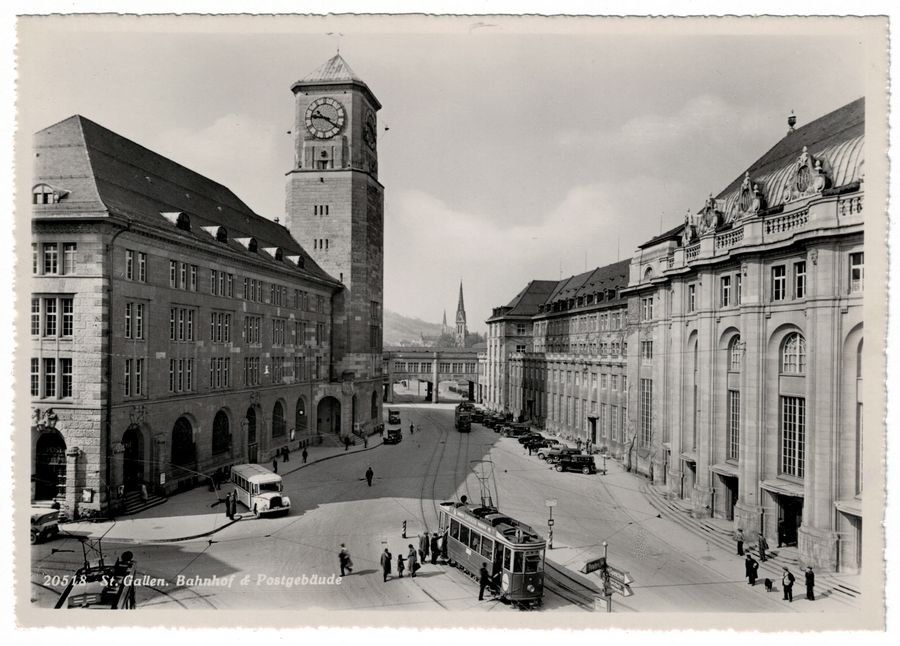 Cartoline postali: St. Gallen, Bahnhof, Post, Tram, Postauto, Oldtimer, um 1945 – Usato da Frauenfeld venduto da POML