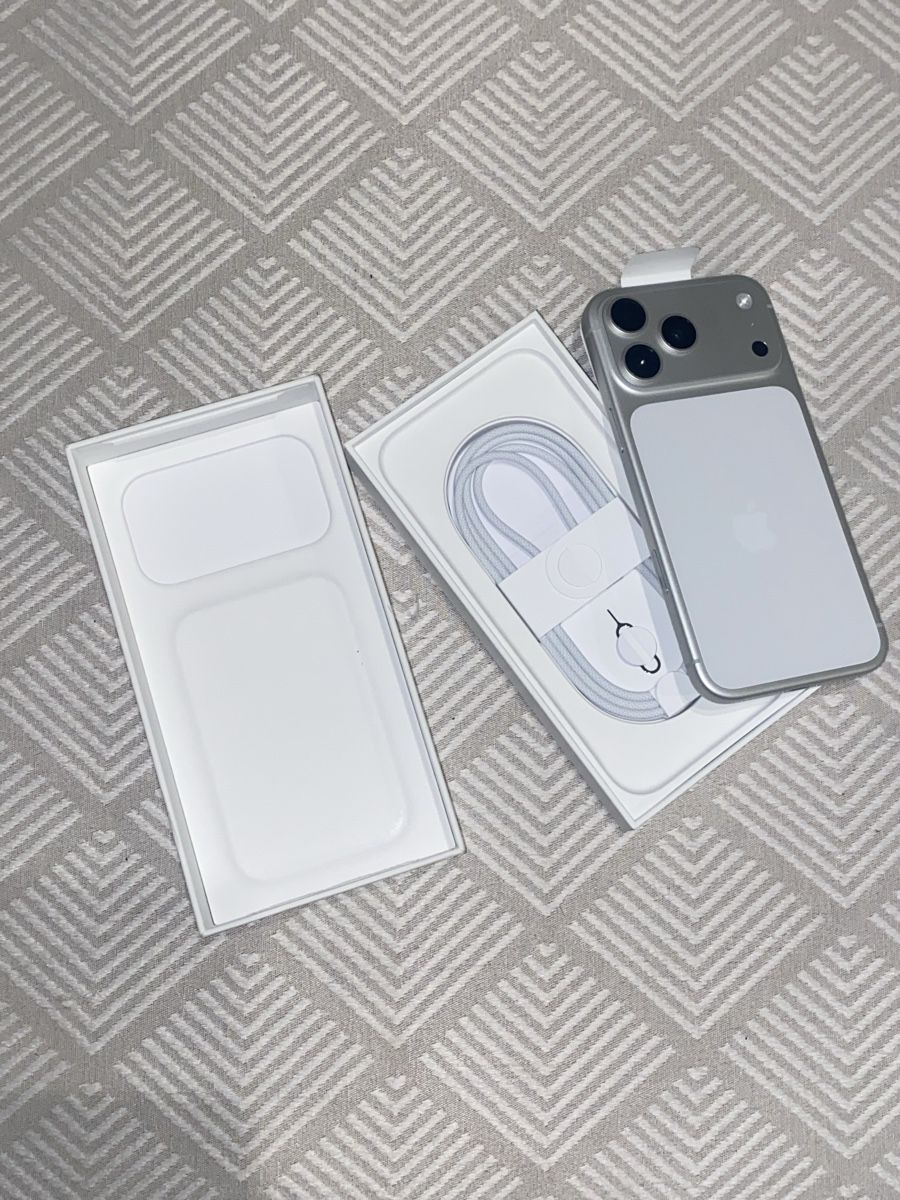 Apple Telefoni cellulari / Smartphones: Iphone 17 Pro Max – Nuovo (secondo la descrizione) da Kloten venduto da provino1 3
