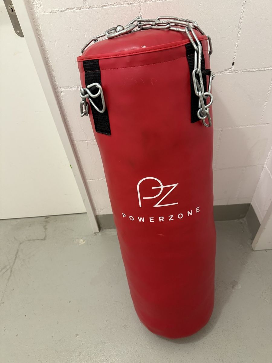 Powerzone Sacs de frappe: Boxsack Powerzone rot, mit Kette, Neu  – Neuf (Voir description) à Fislisbach par Tvrdosevo 2