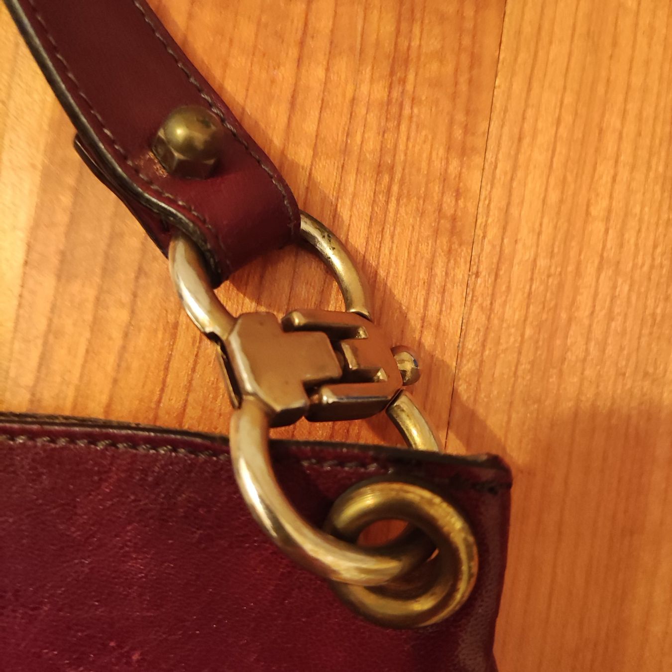 Aigner Borse da donna: Grosse Aigner Ledertasche, bordeauxrot – Usato da Solothurn venduto da Csw1 3