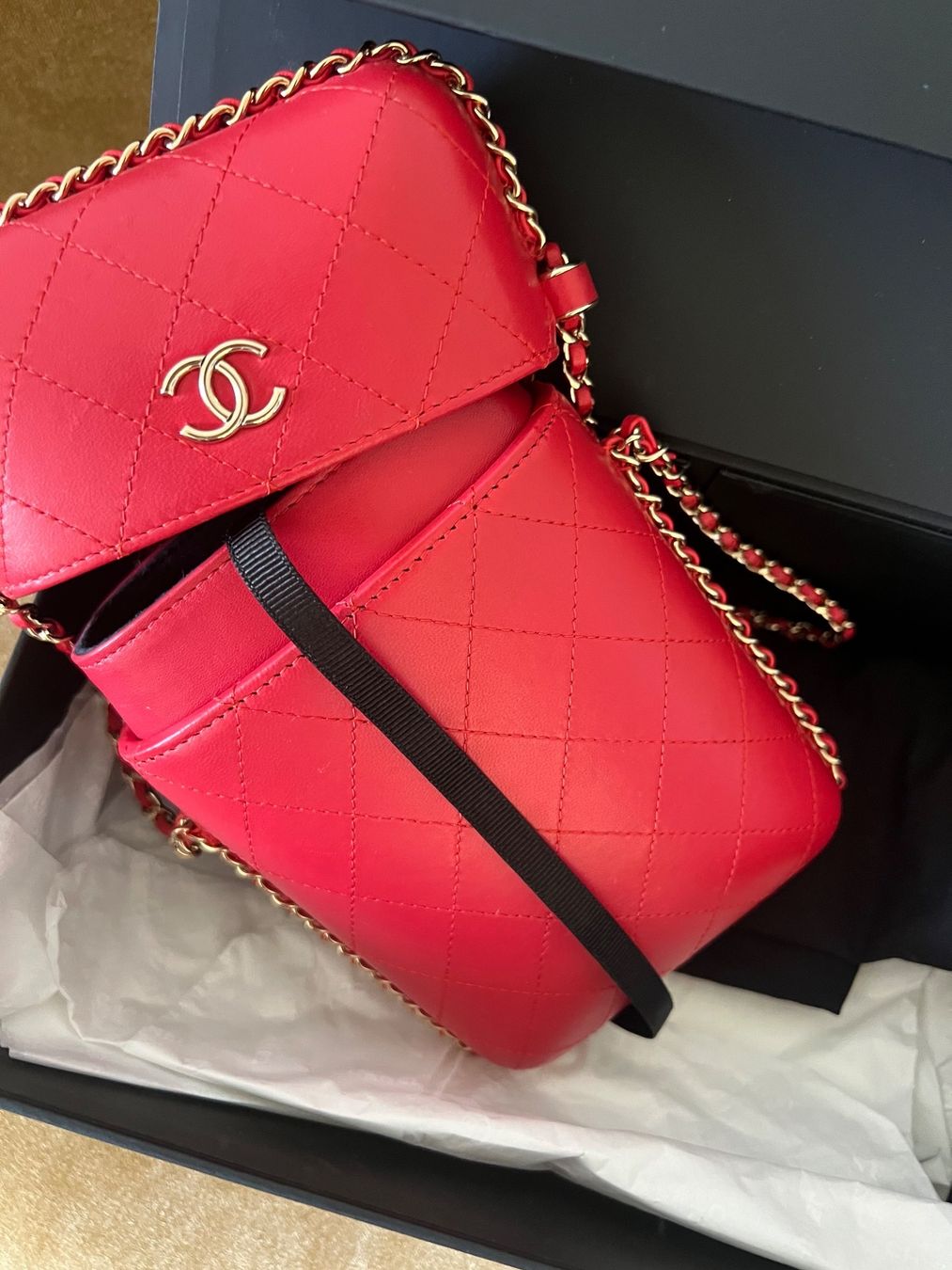 Chanel Borse da donna: Sac Chanel en cuir – Usato da Lutry venduto da roxypoxy 4