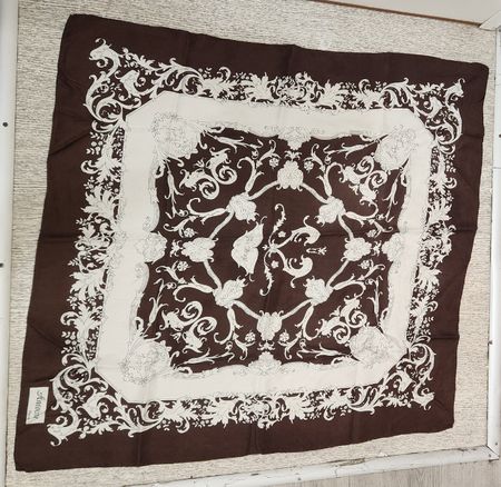 Foulard  soie Antoine Paris motif floral marron blanc 