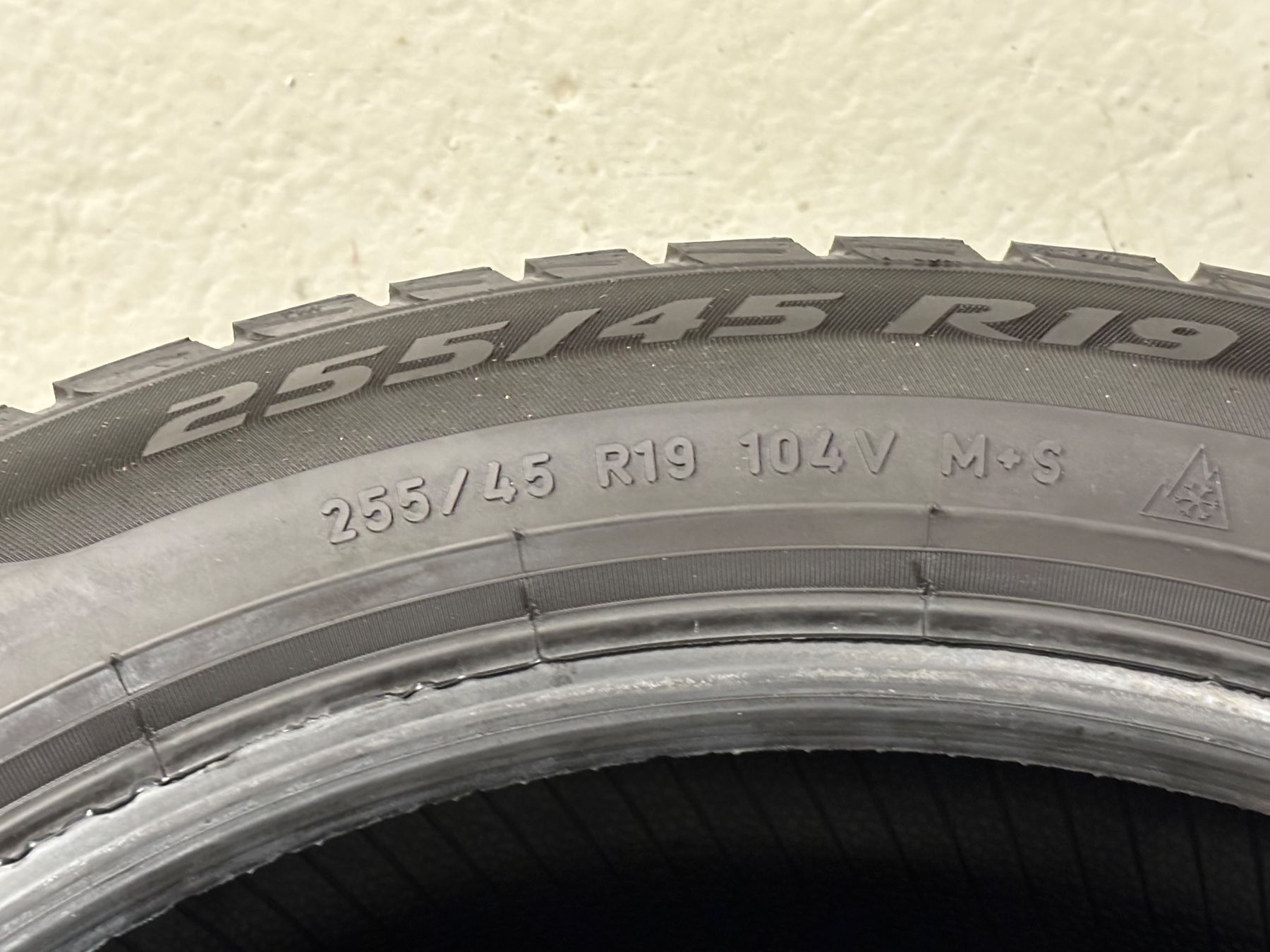 Pirelli Pneus & Kompletträder: AUDI Q3 Sport Winterreifen Pirelli Sottozero 3 - 255/45/R19 – Gebraucht aus Zürich von Axelf2 5