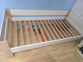 Gebrauchtes Bett mit Lattenrost 