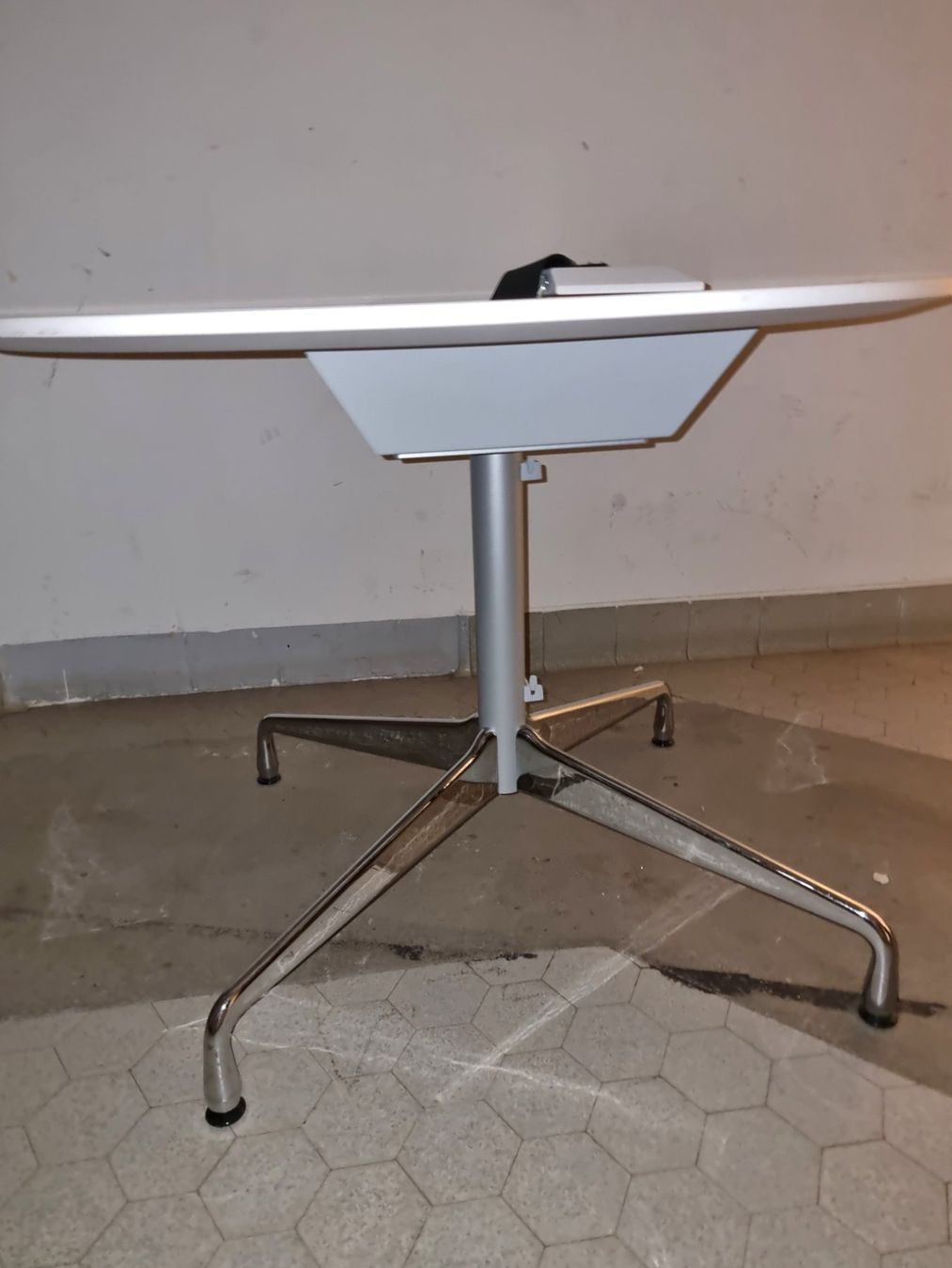 Vitra Tavoli: Vitra eames tisch – Usato da Zürich venduto da Troval84 1