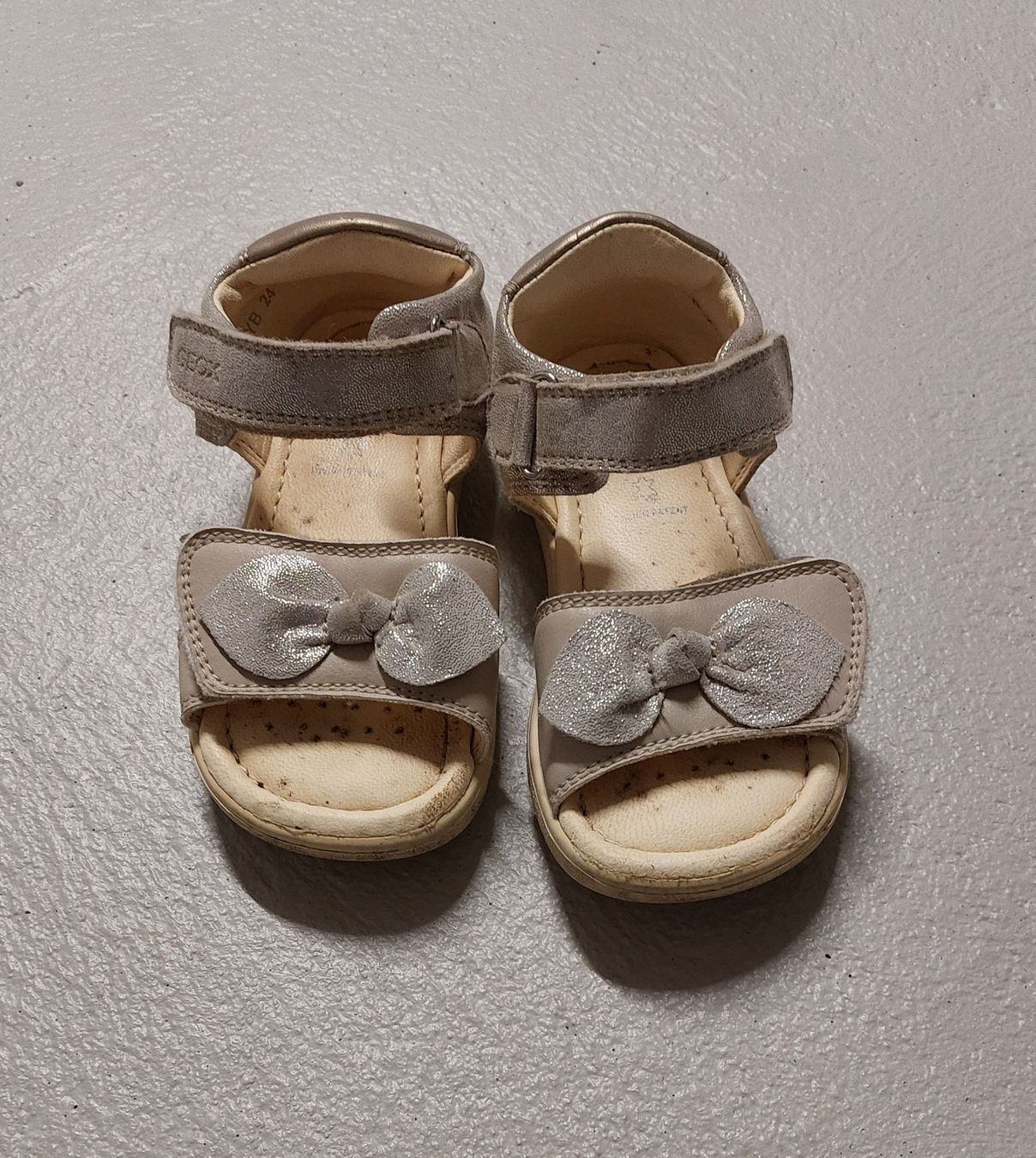 Geox Scarpe per ragazze: Geox Sandalen Grösse 24 – Usato da Hefenhofen venduto da mar_pm5k