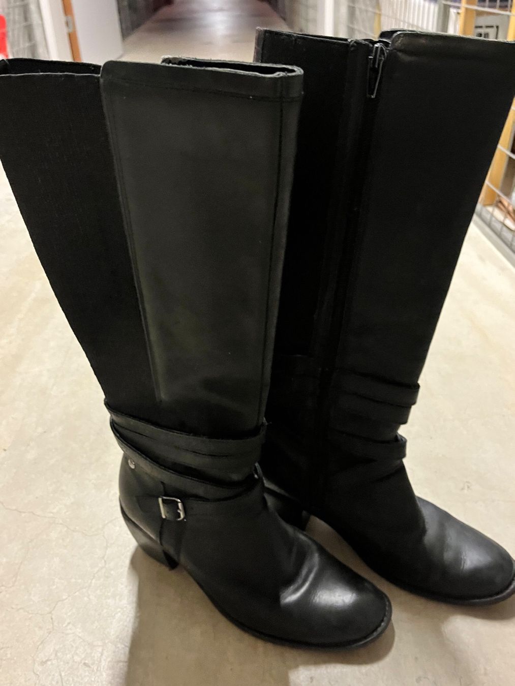 Scarpe da donna: Stiefel leder schwarz mit Abstaz – Usato da Zürich venduto da maral787 3