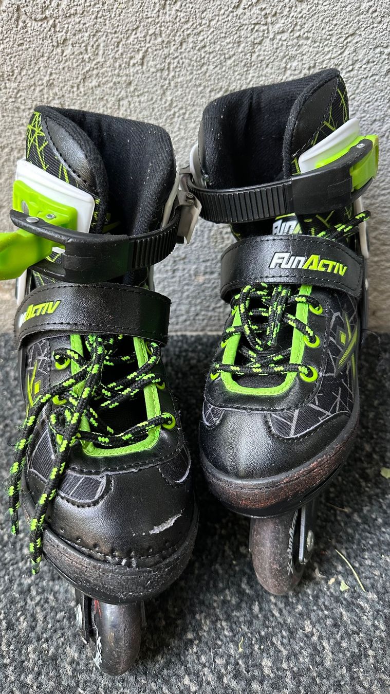 Pattini in linea & Pattini a rotelle: Verstellbare Inlineskates Grösse 30-33 – Usato da Schönenbuch venduto da marisli80 2
