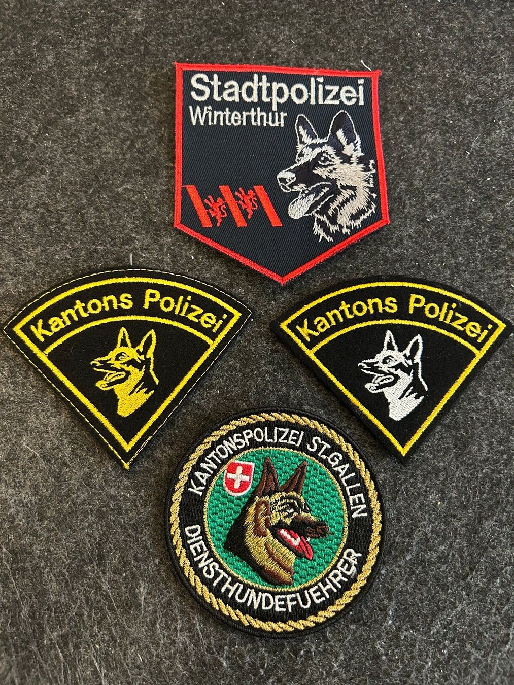 Plaketten & Abzeichen: Konvolut Polizeiabzeichen Diensthundeführer – Gebraucht aus Berikon von DGC-1995