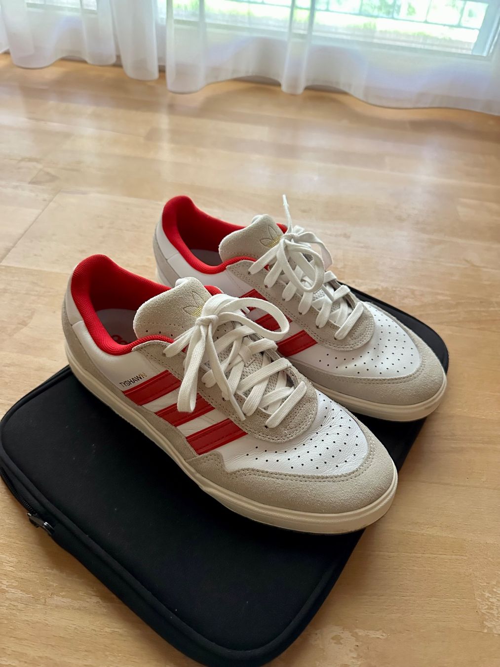 Adidas Herrenschuhe: Adidas Tyshawn 2 Low – Neu (gemäss Beschreibung) aus Mels von fatjon.j.p 1