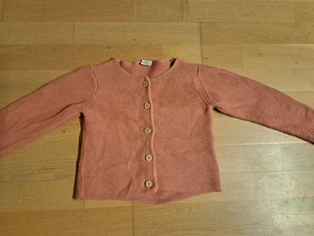Süsses Strickjäckli, Grösse 68, Farbe Lachs