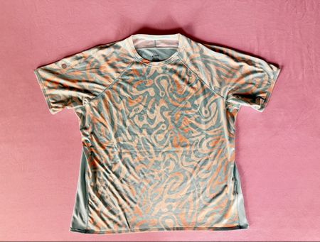 T-shirt running ASICS à motif – Taille L