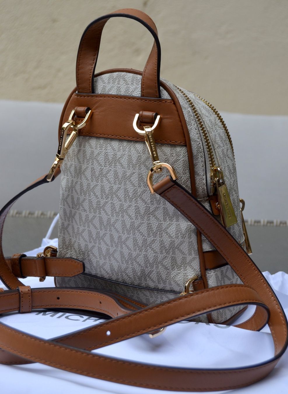 Michael Kors Zaini: Michael Kors Rhea Mini  Rucksack / sac à dos – Usato da Collonges venduto da arashee 5