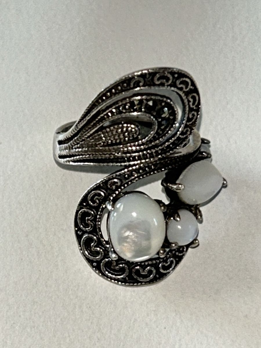 Anelli: Vintage Ring mit Perlmutt und Mondstein Cabochons, Silber – Usato da Düdingen venduto da Reconflo