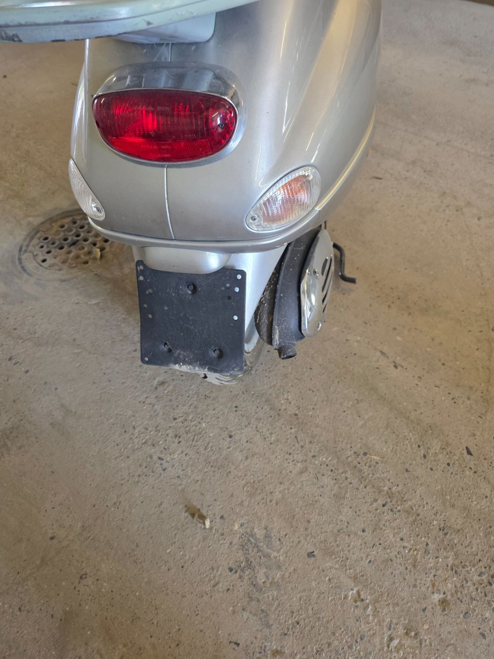 Vespa Scooter: Vespa Roller Silber Occasion mit Kratzern – Usato da Dietlikon venduto da rafcie 3