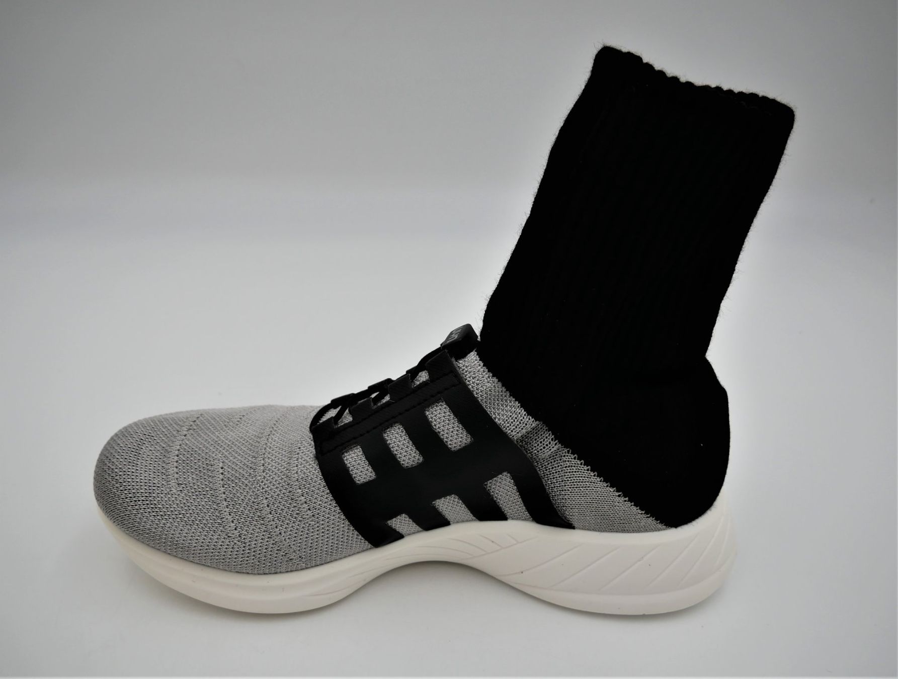 UYN Scarpe da donna: UYN 3D RIBS BOOT METAL TUNE, SILVER/BLACK, GR. 41 – Nuovo e nell'imballaggio originale da Winterthur venduto da Restwert_Winterthur 2