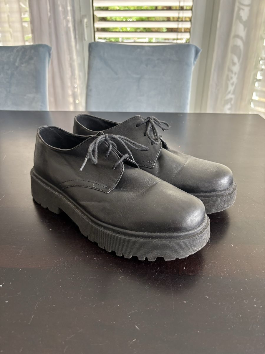 Herrenschuhe: Schnürschuhe schwarz Grösse 41 Damen oder Herren – Gebraucht aus Langenthal von mic_r7gc