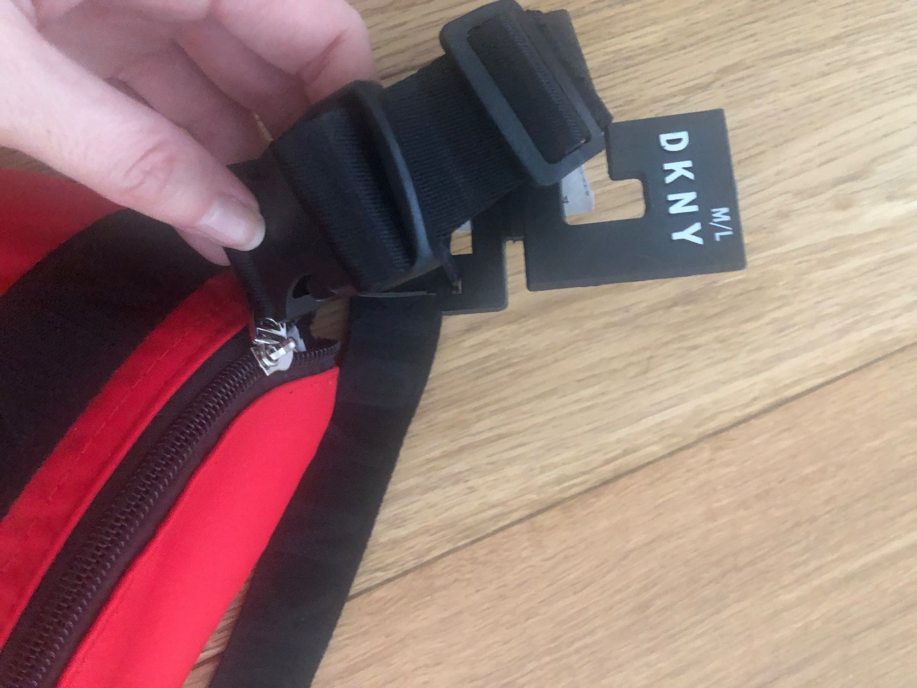 DKNY Taschen für Damen: DKNY Gürteltasche rot – Neu und originalverpackt aus Pfaffhausen von Klaras_second_hand 3