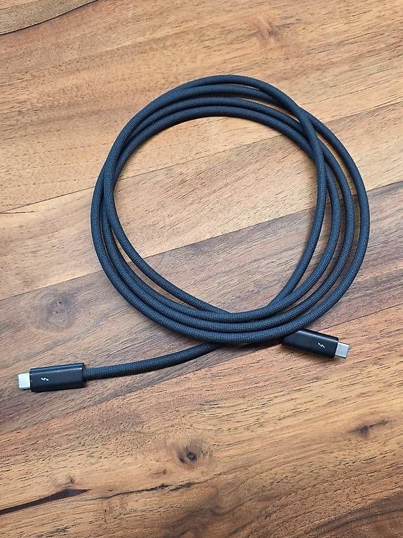 Cavi: Apple Thunderbolt 4 Pro Kabel 1.8 m schwarz – Usato da Dietlikon venduto da Bonamesa 1