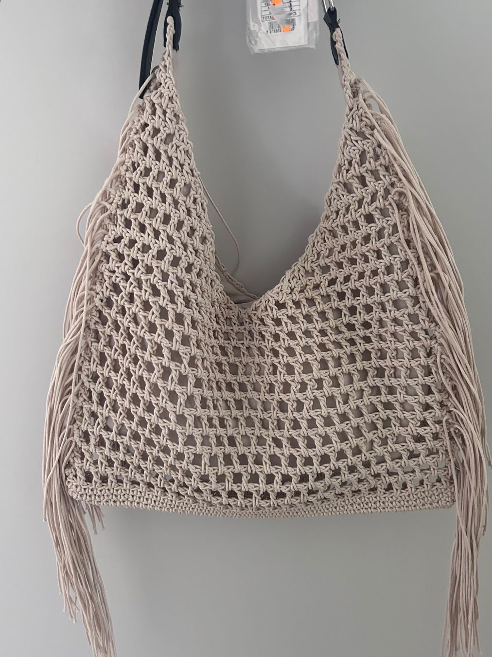 Taschen für Damen: Tasche gehäkelt beige mit Fransen, NEU – Neu und originalverpackt aus Zürich von diva1972