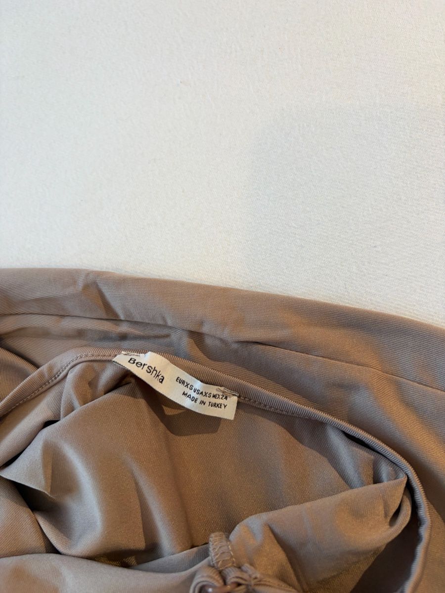 Bershka Vestiti: Robe Bershka beige – Usato da Pully venduto da ari_78pk 2
