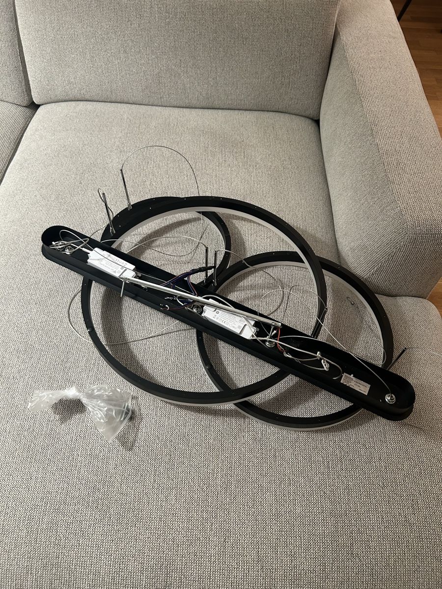 Lustres & lampes de plafonds: Globo LED-HÄNGELEUCHTE – D'occasion à Starrkirch-Wil par noellealisha 2