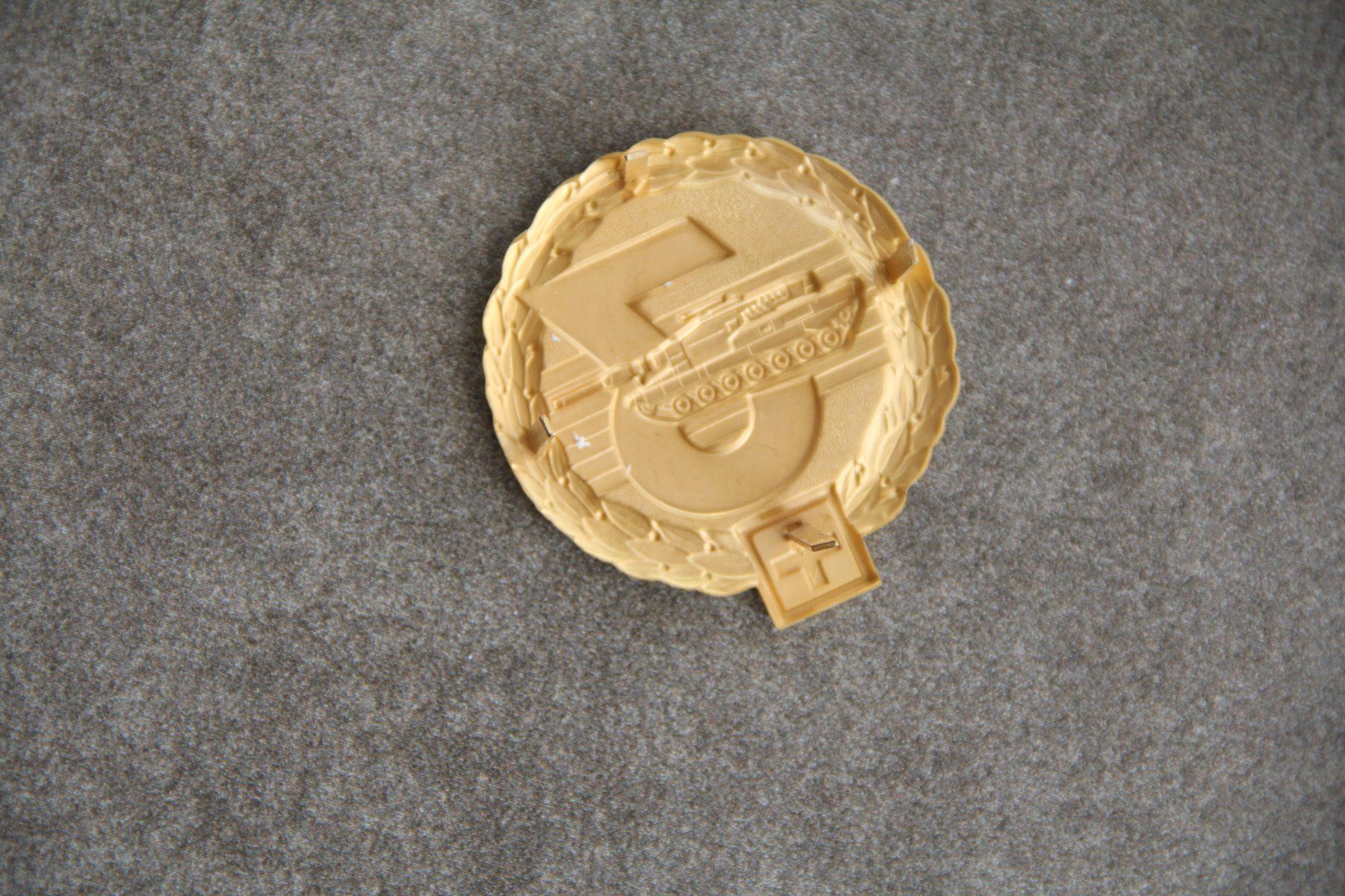 Schweizer Armee Placchette & Badge: Pz Br 3, Stab gold, Beretabzeichen – Usato da Belp venduto da Tomsek 1
