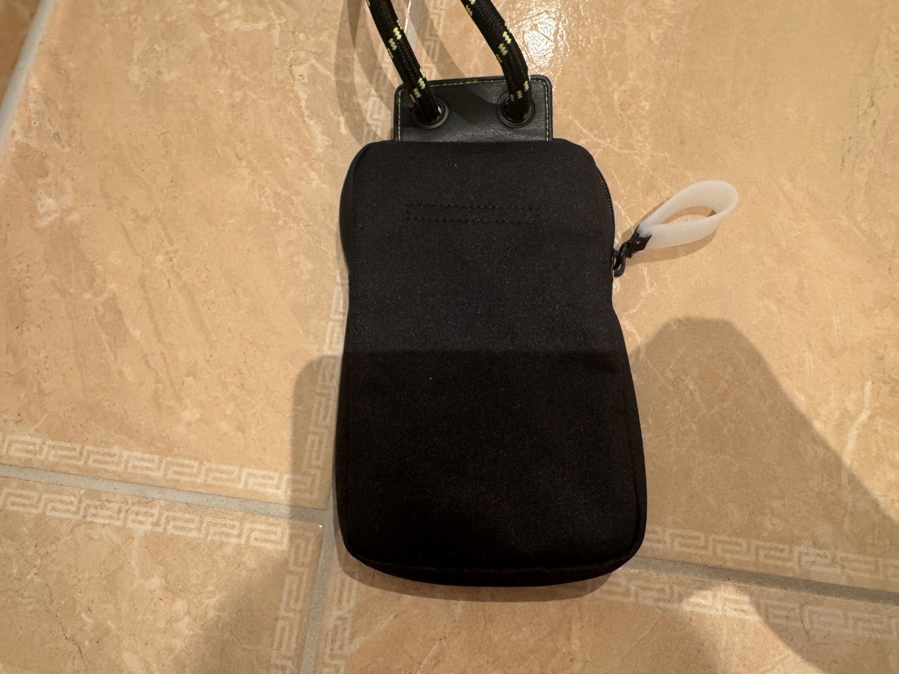 Armani Borse: Armani neue Handy Tasche – Nuovo (secondo la descrizione) da Klingnau venduto da Markus14 1