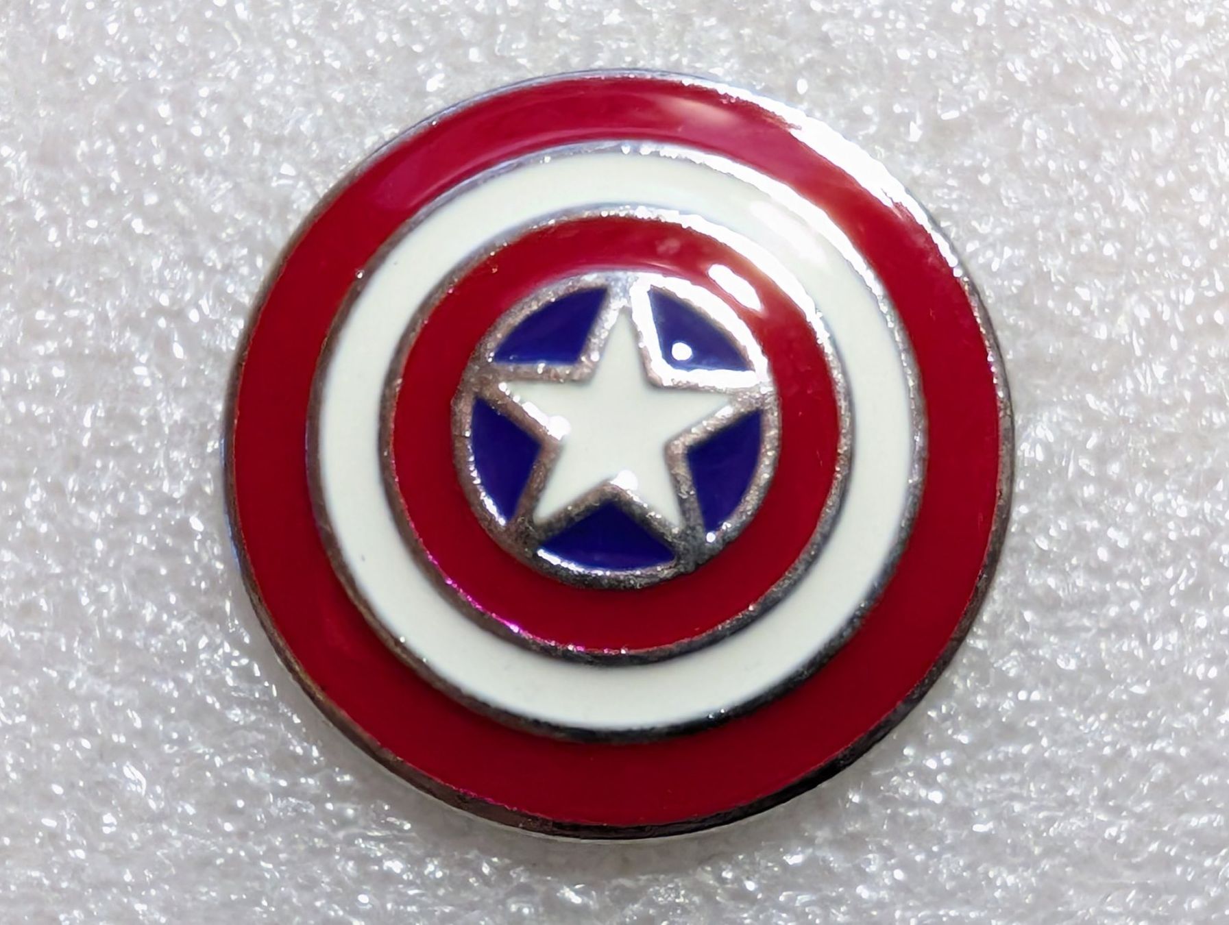 Placchette & Badge: Ansteckpin 293: Marvel America Shield – Usato da Oppligen venduto da Pin-Fall-Shop