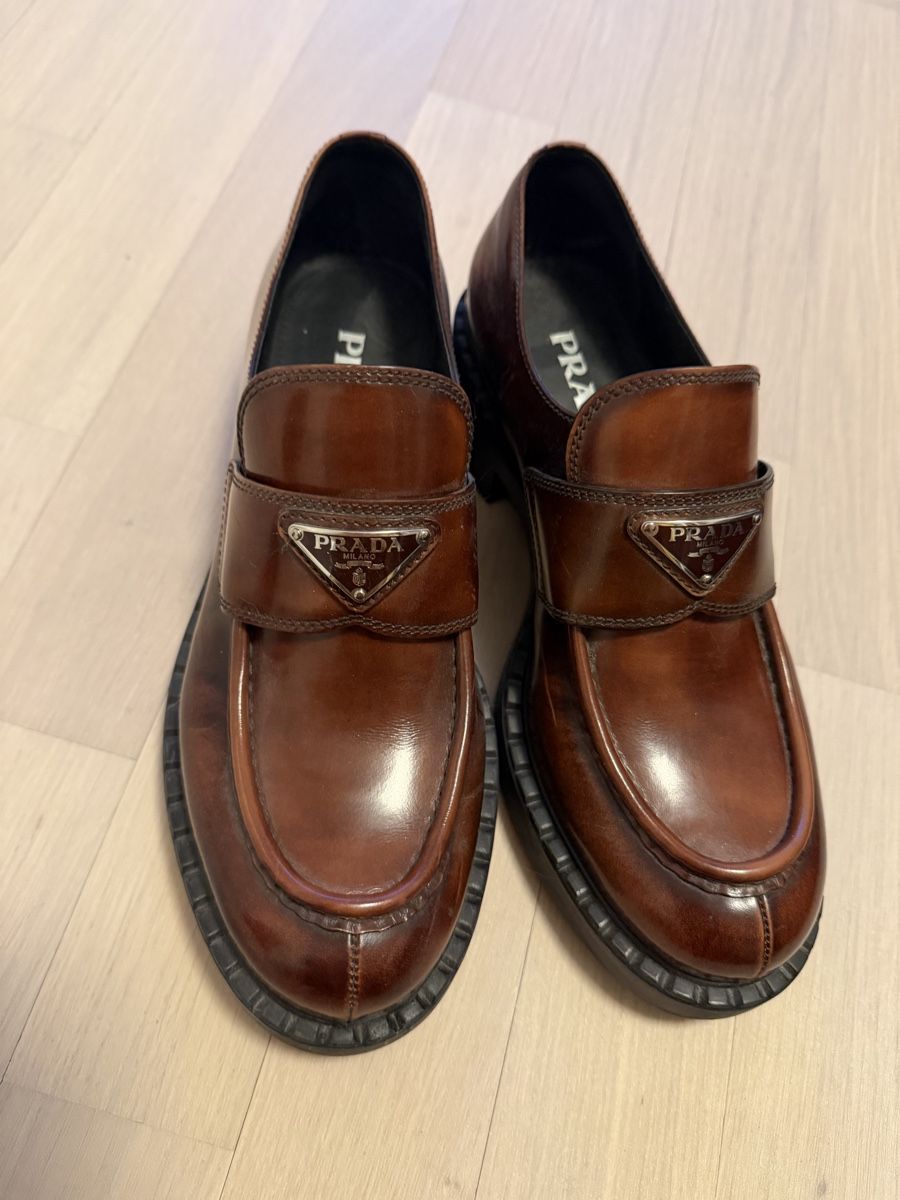 Prada Scarpe da donna: Prada Brown Leather Loafers - Size 40 – Usato da Männedorf venduto da ScottNatalia