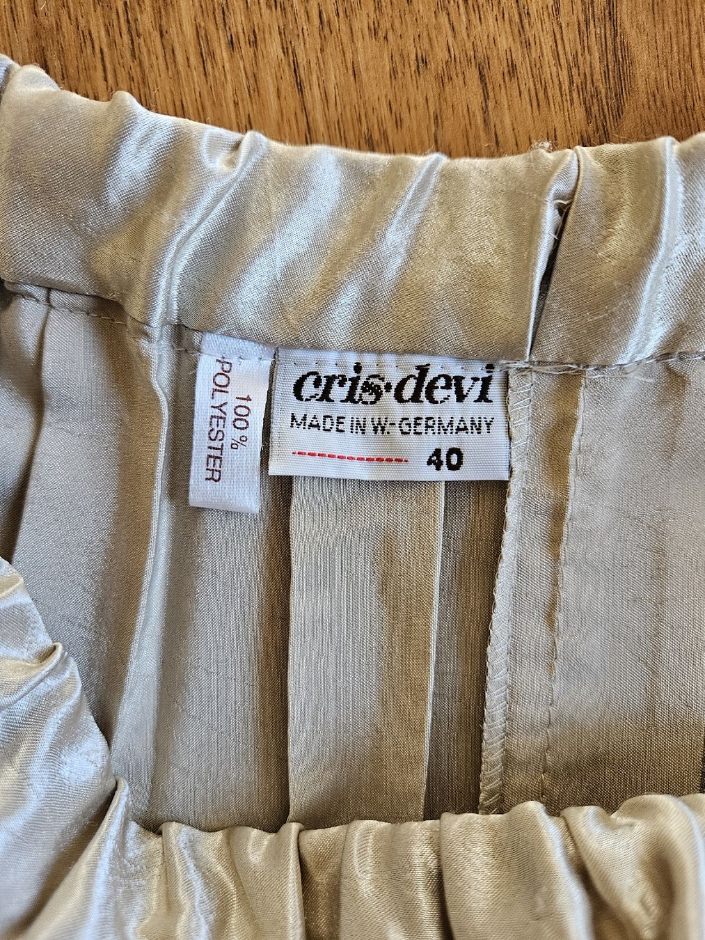 Costumi: Elegantes Satin-Deuxpiece cris.devi  – Usato da Eschenbach SG venduto da MarThu 6