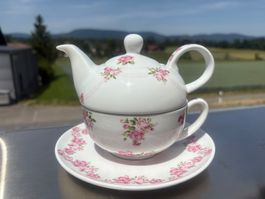 Teekanne mit Tasse