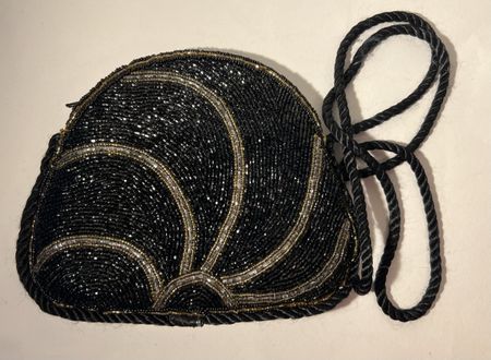Sac de soirée bandouillère, 80s, brodé perles, noir et or