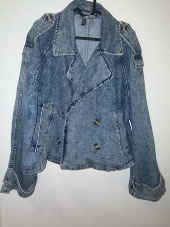 Veste en jean délavée, parfaite pour la mi-saison! Taille M