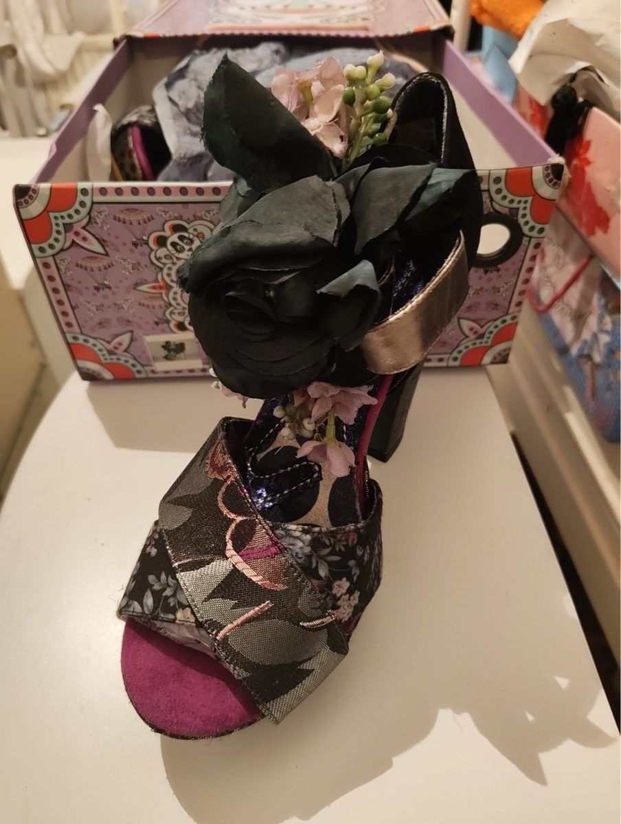 Scarpe da donna: Irregular Choice Brighton T-Straps Grösse 37 Schwarz – Nuovo (secondo la descrizione) da Zürich venduto da tos_mht7 2