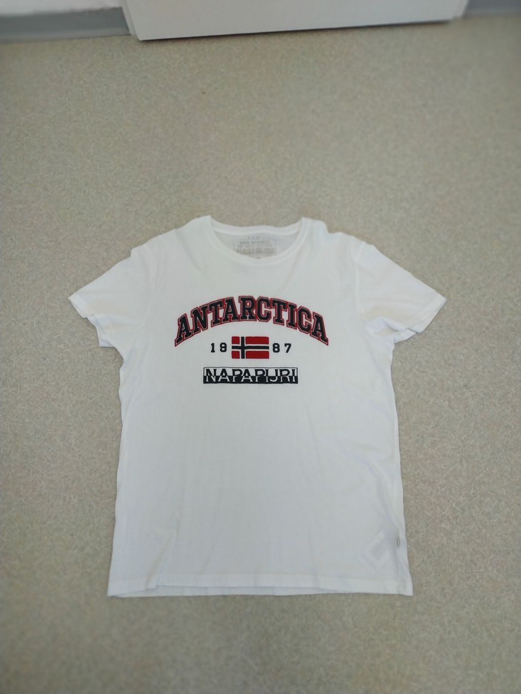 Napapijri T-shirt: T-Shirt von Napapijri – Nuovo (secondo la descrizione) da Dübendorf venduto da Jolenia