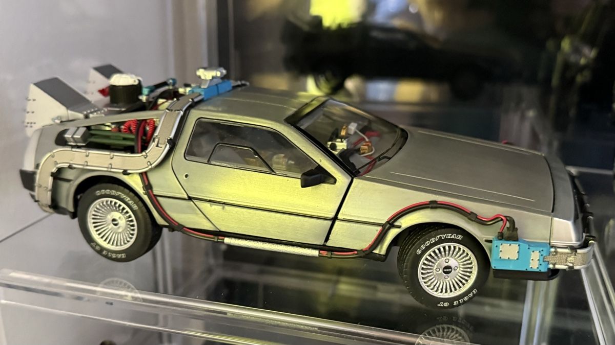 Hot Wheels Modellini d'auto: Hot Wheels Elite Delorean – Usato da Basel venduto da Zomeg 5