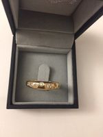 Ring mit GG mit 9 Diamanten 750