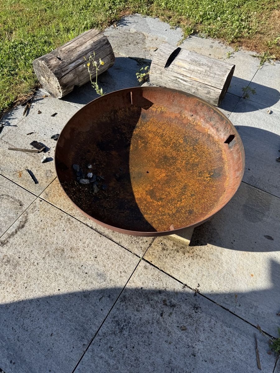 Bracieri: Feuerschale Metall rostig mit Grillrost  75cm Durchmesser – Usato da Ehrendingen venduto da Garage_Tiefenwaag 2