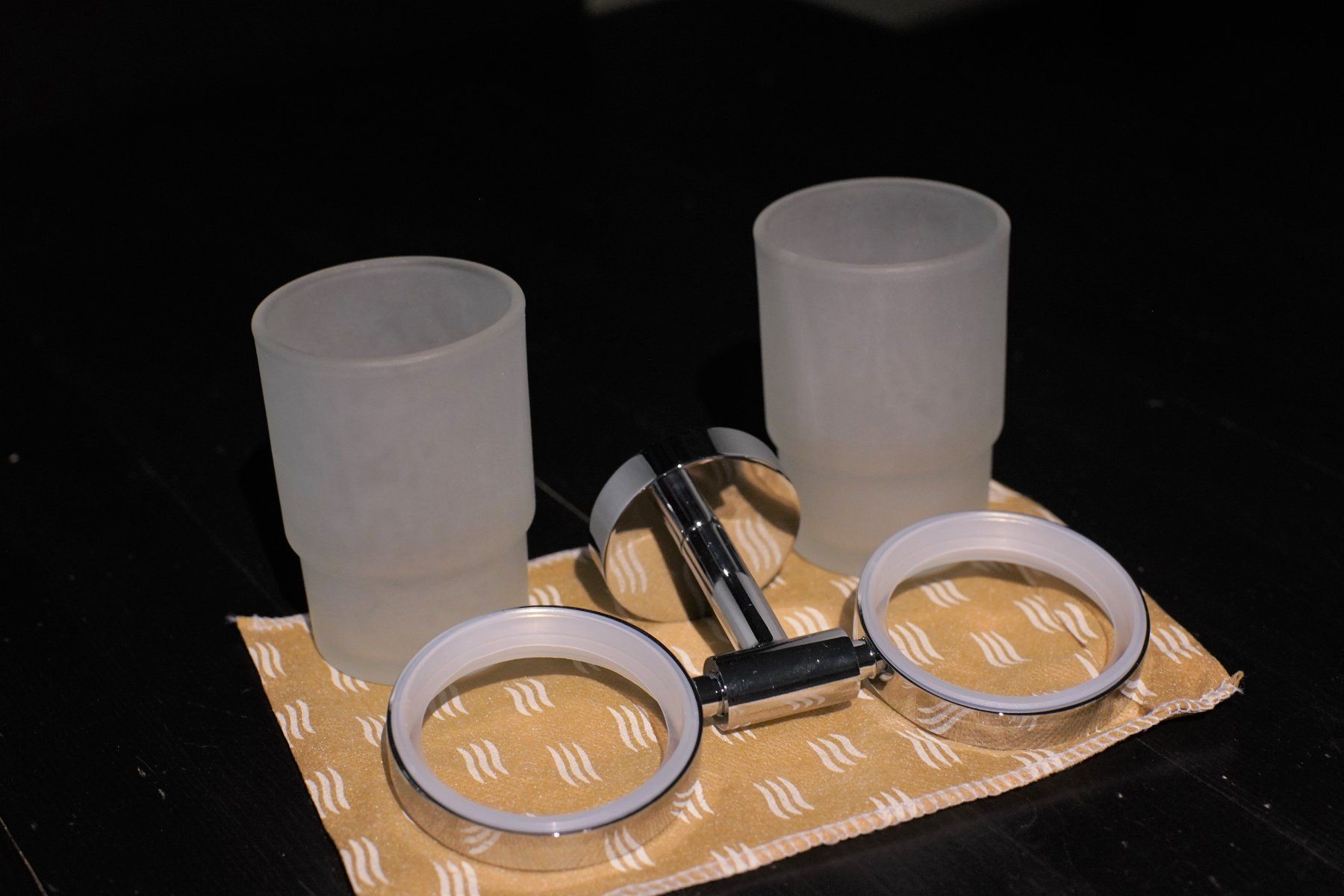 Bicchieri: Badezimmer Glashalter Milchglas – Nuovo (secondo la descrizione) da Richterswil venduto da quentin.t 2