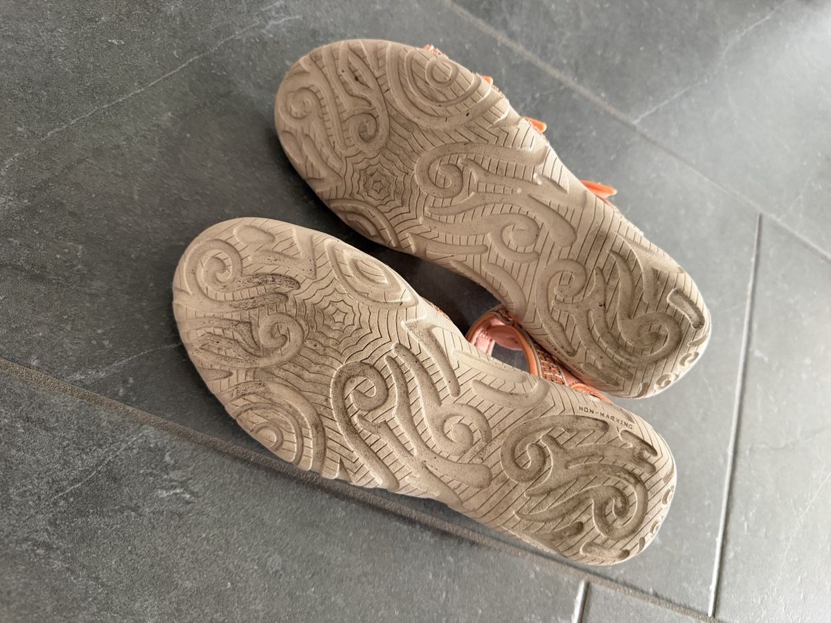 Teva Scarpe per ragazze: Sandaletten Teva Grösse 36 – Usato da Dübendorf venduto da Schnuffi04 1