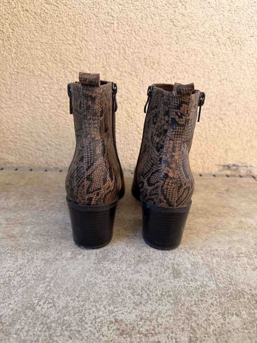 Damenschuhe: Stiefeletten Schlangenprint Damen Grösse 41  – Gebraucht aus Dornach von val_y2ws 2